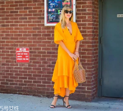 度假背什么包包好看？度假適合背什么包包？