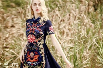 復(fù)古連衣裙怎么搭配？復(fù)古連衣裙搭配圖片