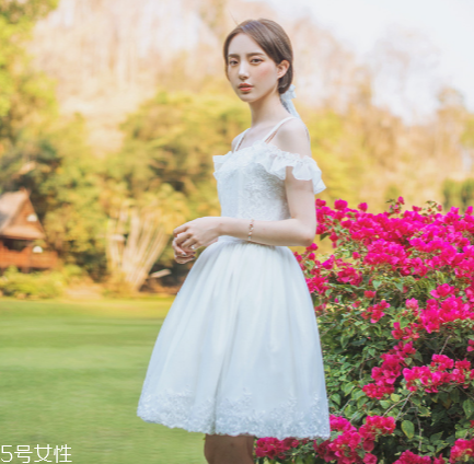 復(fù)古連衣裙怎么搭配？復(fù)古連衣裙搭配圖片