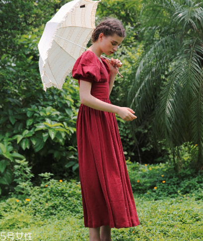 復(fù)古連衣裙怎么搭配？復(fù)古連衣裙搭配圖片