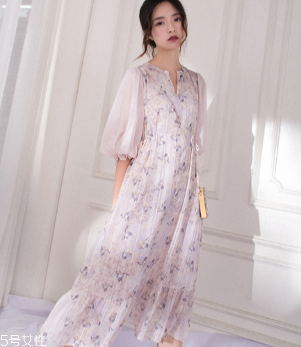 胸大適合什么連衣裙？胸大穿什么連衣裙好看？