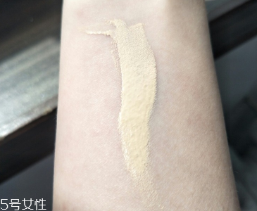 阿瑪尼權(quán)力粉底液2號(hào)色涂了會(huì)有點(diǎn)黃嗎 阿瑪尼權(quán)力粉底液2號(hào)色涂了會(huì)有點(diǎn)黃嗎