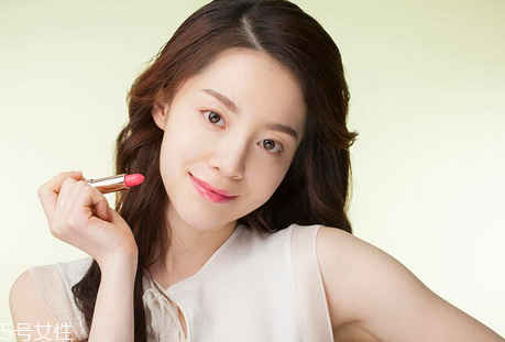 涂口紅前用bb打底有什么好處 涂口紅前用bb打底的好處 涂口紅前用bb打底有什么好處 涂口紅前用bb打底的好處