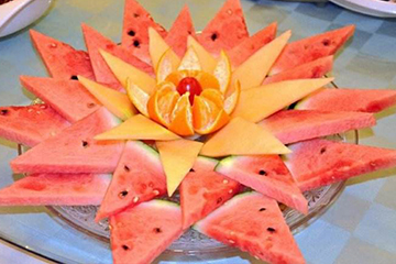 西瓜擺盤切法 怎樣切西瓜不浪費(fèi)？