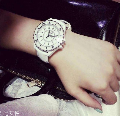 手表可以戴右手嗎？手表能不能戴在右手？