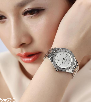 手表可以戴右手嗎？手表能不能戴在右手？