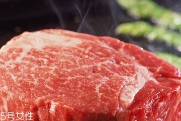 菲力牛排是合成的嗎？菲力牛排是牛里脊嗎？