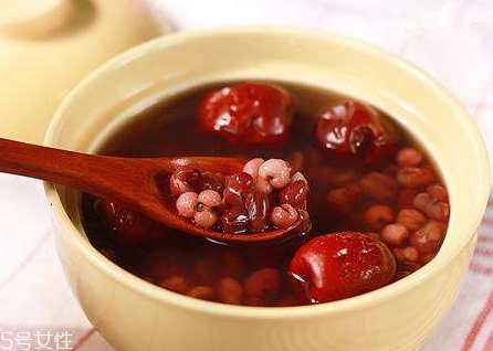 紅豆湯熱量高嗎 喝紅豆湯會(huì)胖嗎 紅豆湯熱量高嗎 喝紅豆湯會(huì)胖嗎