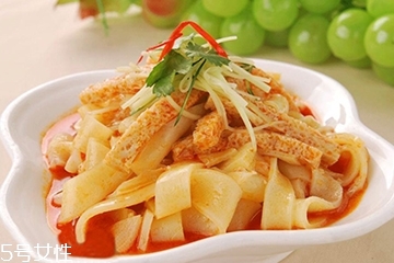 涼皮的做法 涼皮調(diào)料水的詳細(xì)步驟 涼皮的做法 涼皮調(diào)料水的詳細(xì)步驟