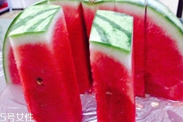 西瓜擺盤切法 怎樣切西瓜不浪費？