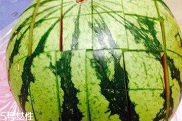 西瓜擺盤切法 怎樣切西瓜不浪費？