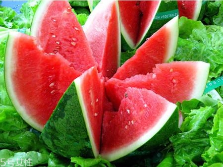 西瓜擺盤切法 怎樣切西瓜不浪費？