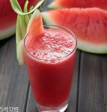 西瓜汁的做法 西瓜汁的功效與作用 西瓜汁的做法 西瓜汁的功效與作用
