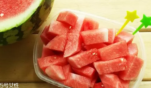 西瓜汁怎么洗掉？怎樣避免西瓜汁弄臟衣物？