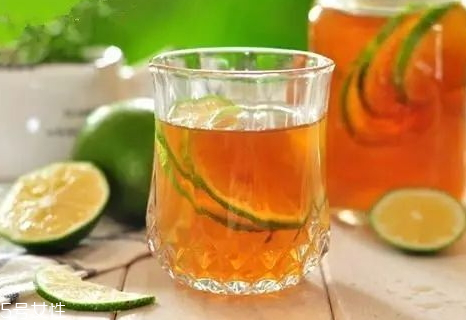 檸檬紅茶可以加蜂蜜嗎 檸檬紅茶什么時(shí)候加蜂蜜 檸檬紅茶可以加蜂蜜嗎 檸檬紅茶什么時(shí)候加蜂蜜