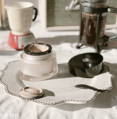 阿瑪尼素顏霜能遮瑕嗎？阿瑪尼素顏霜有遮瑕效果嗎？