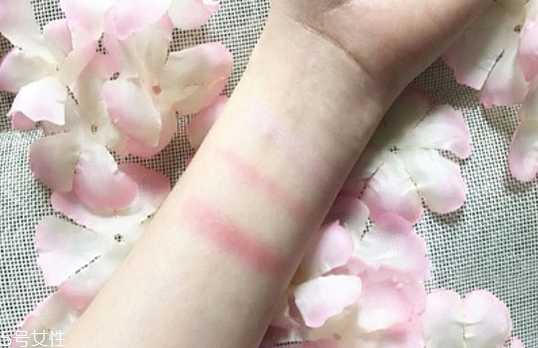 雅詩蘭黛漸變腮紅哪個好 雅詩蘭黛漸變腮紅色號試色 雅詩蘭黛漸變腮紅哪個好 雅詩蘭黛漸變腮紅色號試色