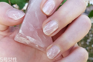 粉紅石英美甲適合什么膚色 粉紅石英美甲顯白嗎 粉紅石英美甲適合什么膚色 粉紅石英美甲顯白嗎