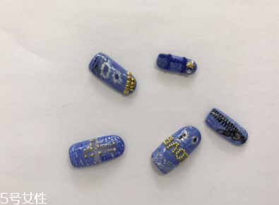 如何做破洞牛仔美甲 破洞美甲簡單涂抹教程 如何做破洞牛仔美甲 破洞美甲簡單涂抹教程