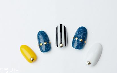 如何做破洞牛仔美甲 破洞美甲簡單涂抹教程 如何做破洞牛仔美甲 破洞美甲簡單涂抹教程
