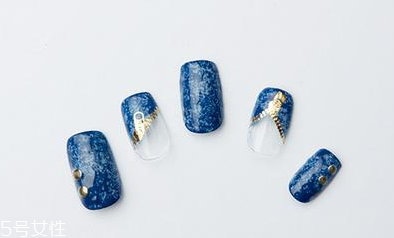 如何做破洞牛仔美甲 破洞美甲簡單涂抹教程 如何做破洞牛仔美甲 破洞美甲簡單涂抹教程