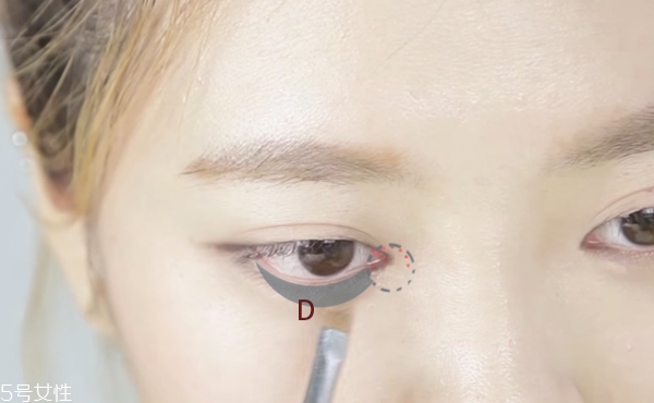 不畫眼線只畫眼影行嗎 不畫眼線的眼睛放大術(shù) 不畫眼線只畫眼影行嗎 不畫眼線的眼睛放大術(shù)