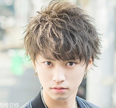 韓式男生燙發(fā)型2018款 男生紋理燙發(fā)型圖片 韓式男生燙發(fā)型2018款 男生紋理燙發(fā)型圖片