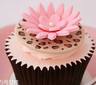 蛋糕不能和什么一起吃？蛋糕什么人不能吃？