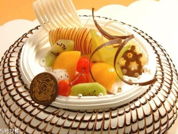 蛋糕不能和什么一起吃？蛋糕什么人不能吃？