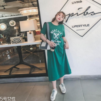綠色連衣裙怎么搭配？綠色連衣裙搭配圖片