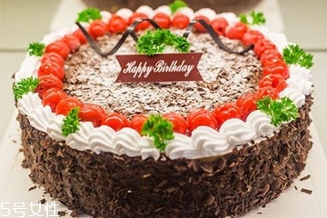 蛋糕尺寸適合多少人？6寸的蛋糕4個人吃夠嗎？