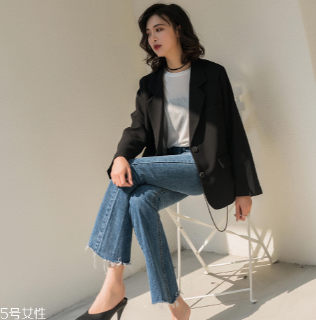 喇叭褲怎么搭配顯腿長？喇叭褲怎么穿顯高？