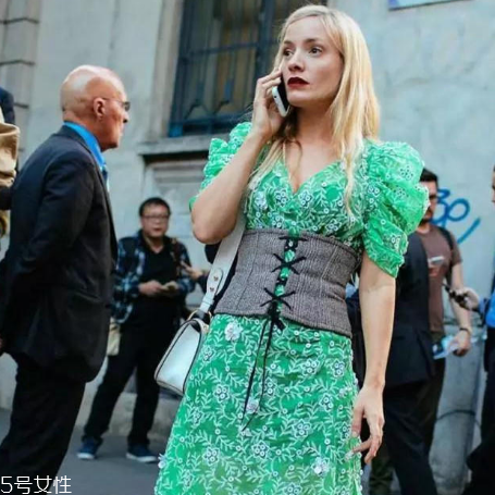 夏天穿泡泡袖好看嗎？夏季泡泡袖穿搭圖片