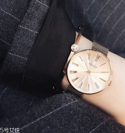 adexe手表和dw哪個好？adexe手表好還是dw好？