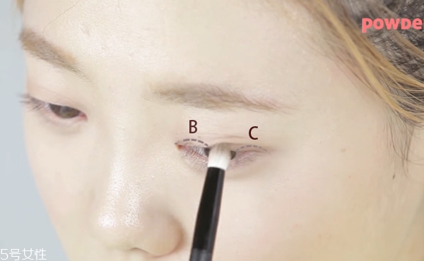 不畫眼線只畫眼影行嗎 不畫眼線的眼睛放大術(shù) 不畫眼線只畫眼影行嗎 不畫眼線的眼睛放大術(shù)