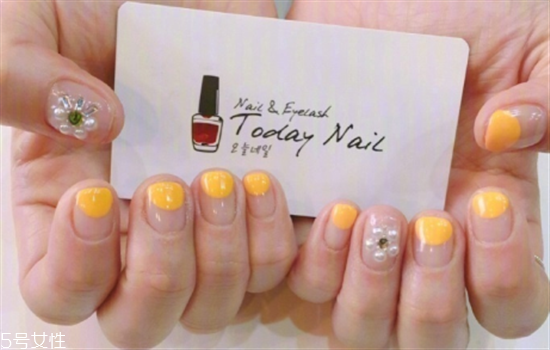 2018夏季好看的淺色系美甲合集 夏天美甲圖片款式多樣 2018夏季好看的淺色系美甲合集 夏天美甲圖片款式多樣