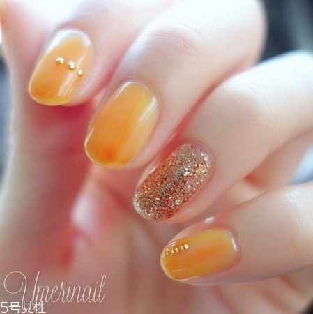 哈密瓜色美甲是什么樣的 哈密瓜色指甲油怎么搭配好看 哈密瓜色美甲是什么樣的 哈密瓜色指甲油怎么搭配好看