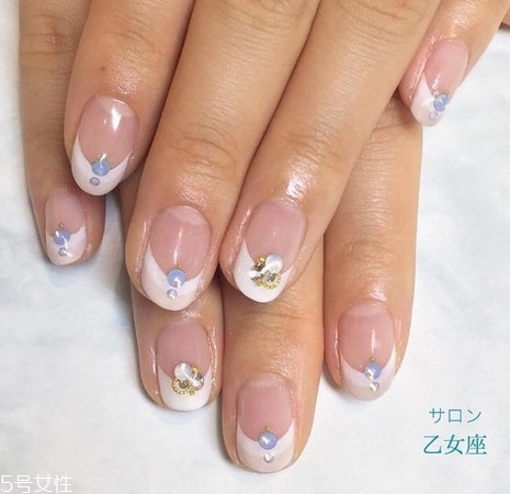 雙法式美甲是什么樣的 雙法式美甲和法式美甲有什么不同 雙法式美甲是什么樣的 雙法式美甲和法式美甲有什么不同