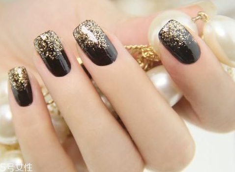 2018夏季好看的淺色系美甲合集 夏天美甲圖片款式多樣 2018夏季好看的淺色系美甲合集 夏天美甲圖片款式多樣