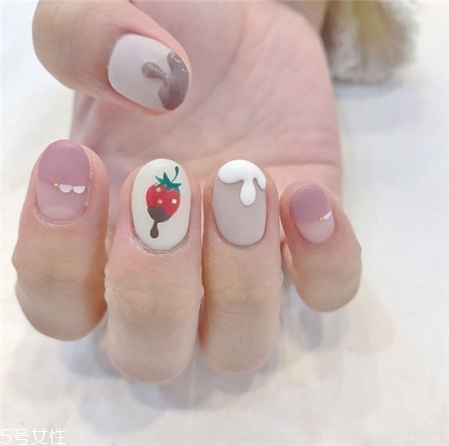 夏日清涼簡約美甲圖片2018 2018最流行的日系美甲款式 夏日清涼簡約美甲圖片2018 2018最流行的日系美甲款式