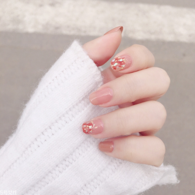 2018夏季好看的淺色系美甲合集 夏天美甲圖片款式多樣 2018夏季好看的淺色系美甲合集 夏天美甲圖片款式多樣