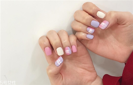 2018粉色美甲新款式圖片 今年流行的夏日清新美甲 2018粉色美甲新款式圖片 今年流行的夏日清新美甲