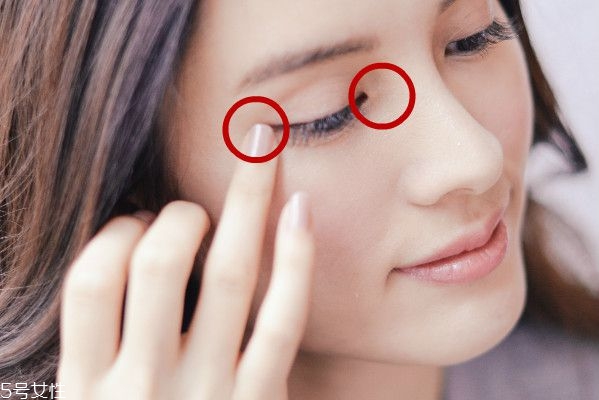 不畫眼線只畫眼影行嗎 不畫眼線的眼睛放大術(shù) 不畫眼線只畫眼影行嗎 不畫眼線的眼睛放大術(shù)