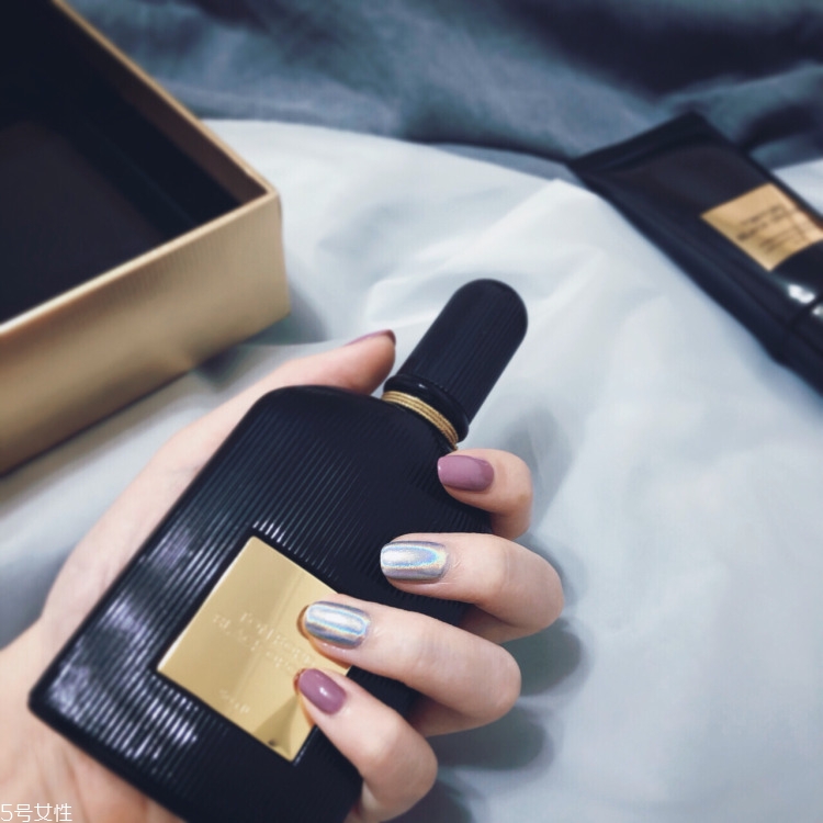 2018夏季好看的淺色系美甲合集 夏天美甲圖片款式多樣 2018夏季好看的淺色系美甲合集 夏天美甲圖片款式多樣