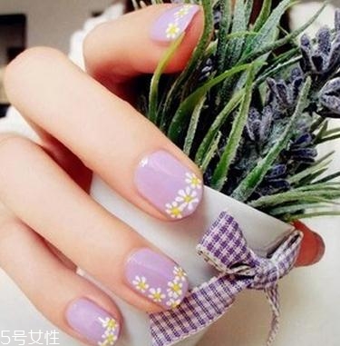 2018夏季好看的淺色系美甲合集 夏天美甲圖片款式多樣 2018夏季好看的淺色系美甲合集 夏天美甲圖片款式多樣