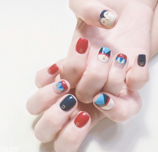 夏日清涼簡約美甲圖片2018 2018最流行的日系美甲款式 夏日清涼簡約美甲圖片2018 2018最流行的日系美甲款式