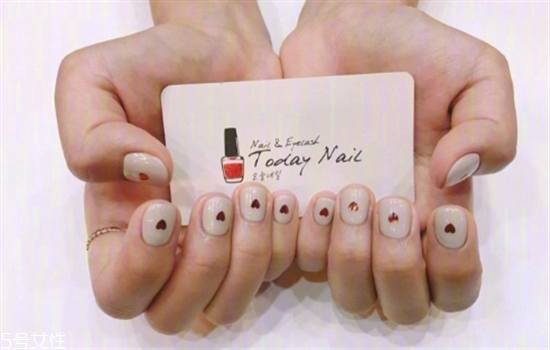 2018夏季好看的淺色系美甲合集 夏天美甲圖片款式多樣 2018夏季好看的淺色系美甲合集 夏天美甲圖片款式多樣