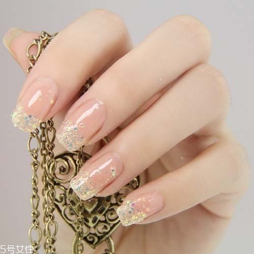 長(zhǎng)期美甲有哪些危害 做美甲之后需要注意的事項(xiàng) 長(zhǎng)期美甲有哪些危害 做美甲之后需要注意的事項(xiàng)