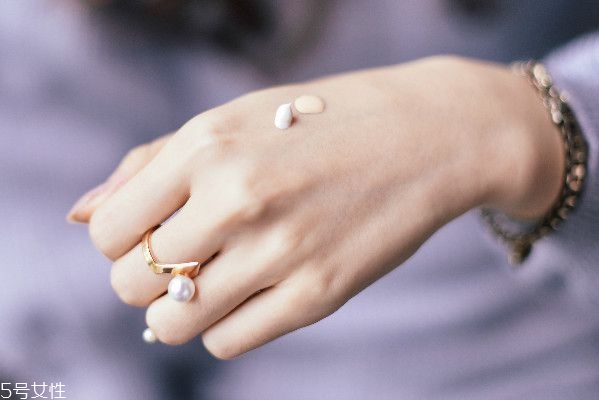 不畫眼線只畫眼影行嗎 不畫眼線的眼睛放大術(shù) 不畫眼線只畫眼影行嗎 不畫眼線的眼睛放大術(shù)