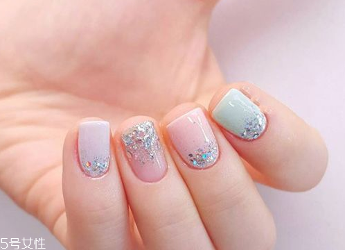 2022流行美甲圖片淺色 最適合夏天做的美甲顏色款式 2022流行美甲圖片淺色 最適合夏天做的美甲顏色款式